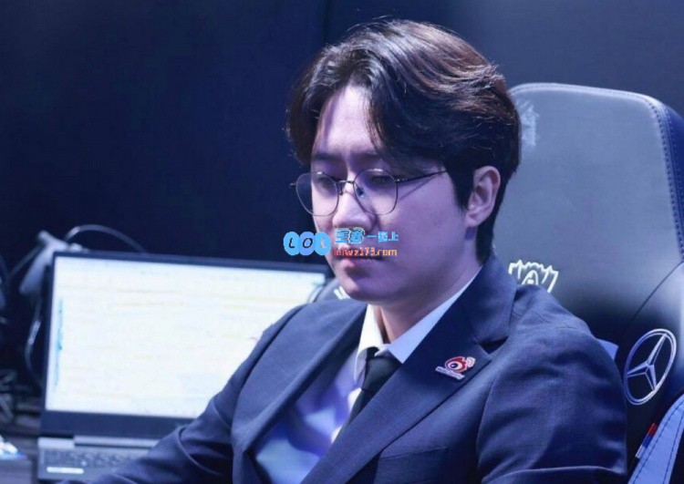 在世界赛期间，LPL战术泄露事件引发关注，朱开直言对Daeny态度不佳