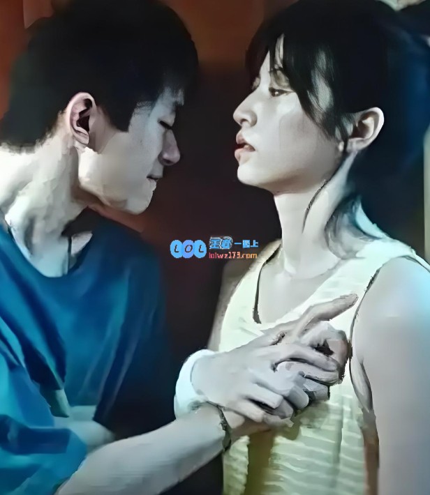易烊千玺主演的《小小的我》豆瓣新评分仅为7.2分，角色“脑瘫”遭到批评被指意在消费痛苦