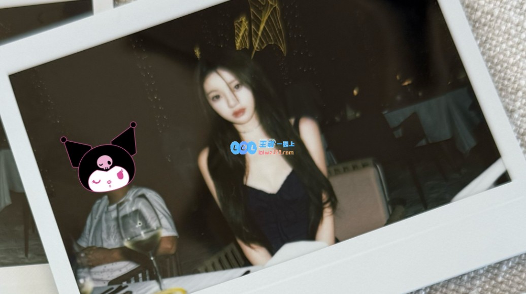 王思聪与神秘女友亲密合照首次曝光，马尔代夫旅游照中钞票燃烧无人机圣诞树美得惊人