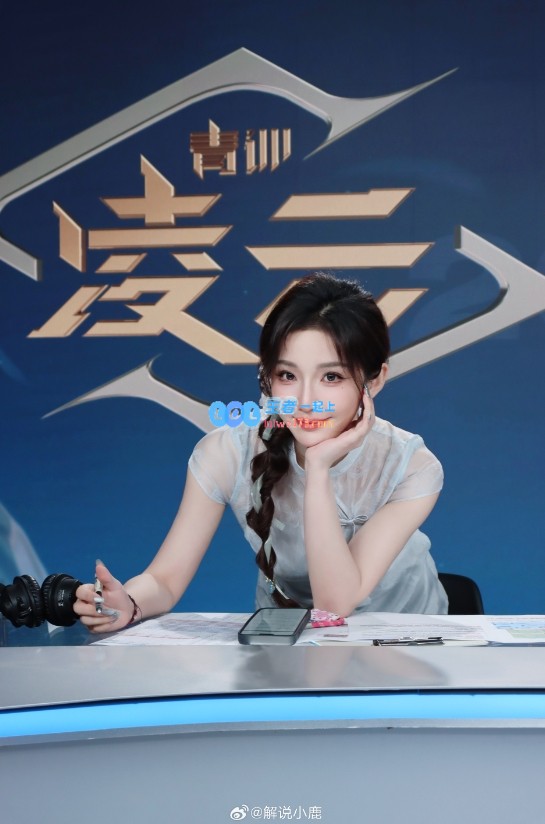 小鹿的美丽瞬间：穿着旗袍的她实在太迷人了?✨