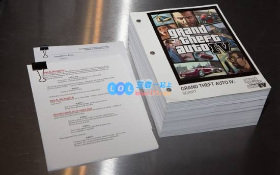 厚厚一叠剧本！玩家展示《GTA4》等作品的剧本，想象《GTA6》的庞大程度真令人震撼