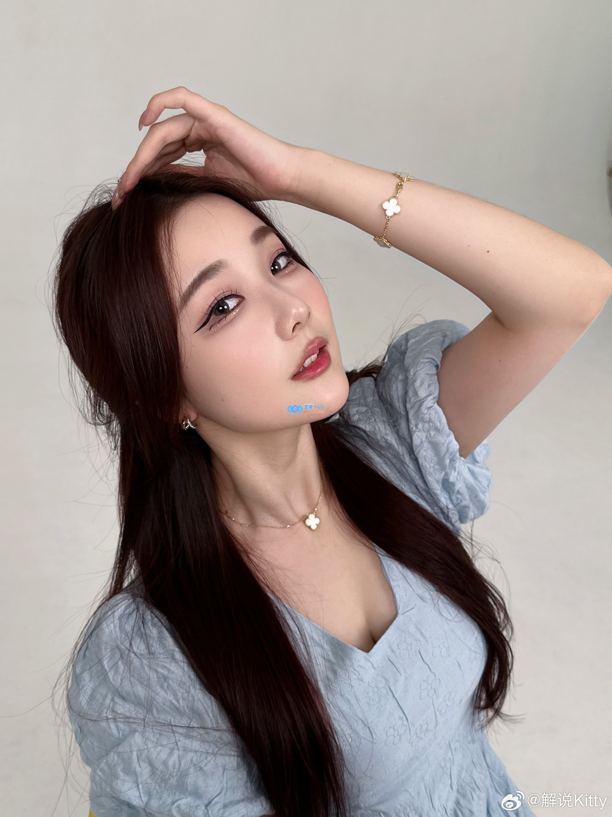 kitty分享她的旗袍搭配照片:大家觉得哪个颜色最适合呢???