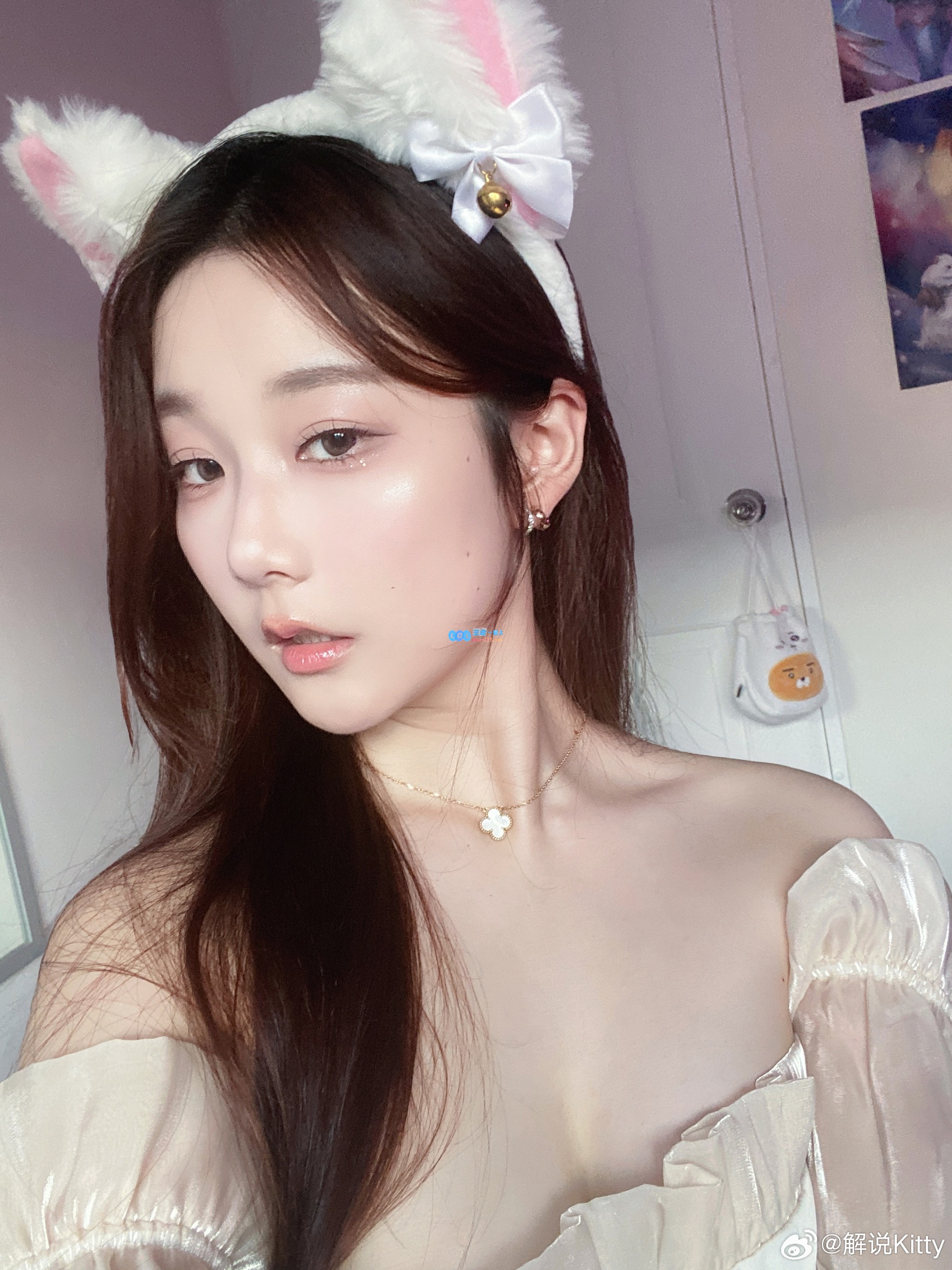 胸前白得扎眼！前LPL英文流解说Kitty晒照：做我的猫/ᐠ_˕_マⳊ