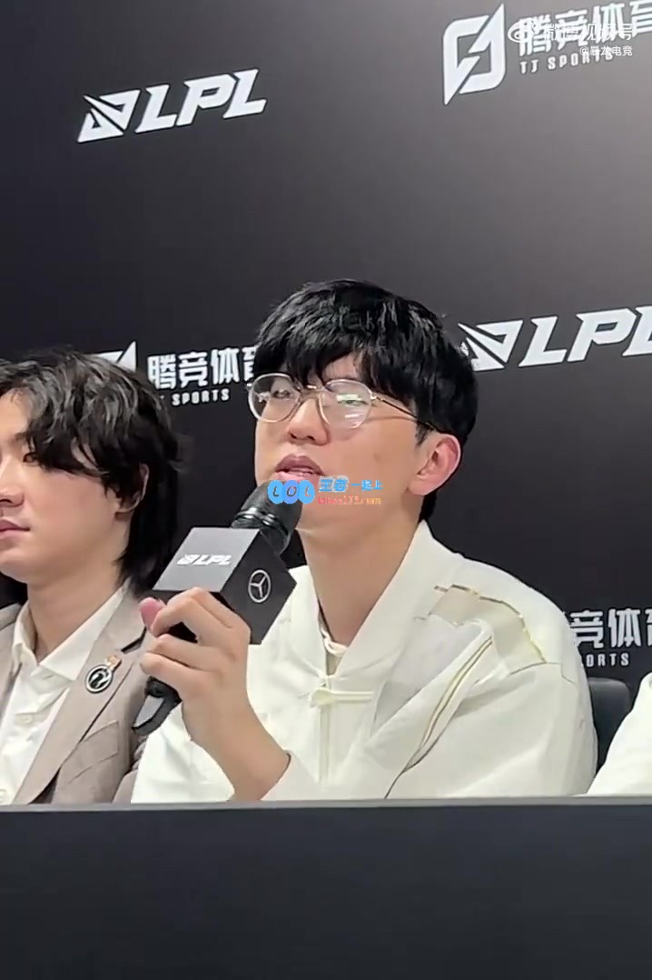 心态崩溃瞬间!赛后JieJie眼含泪水仰望天际,Daeny教练默默给予鼓励
