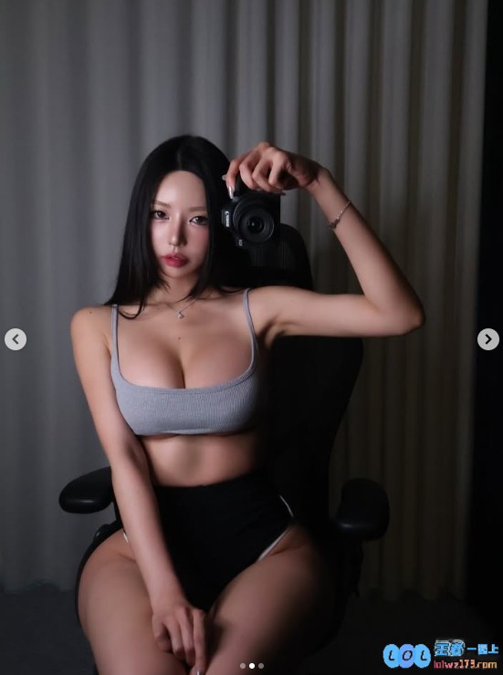 摄影好！摄影得学！韩版《完蛋美女》演员晒相机自拍：这身材真的顶！