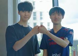 跟着我左手右手一个慢动作！Chovy和Knight连续三次齐聚MSI，一场技术与艺术的完美碰撞