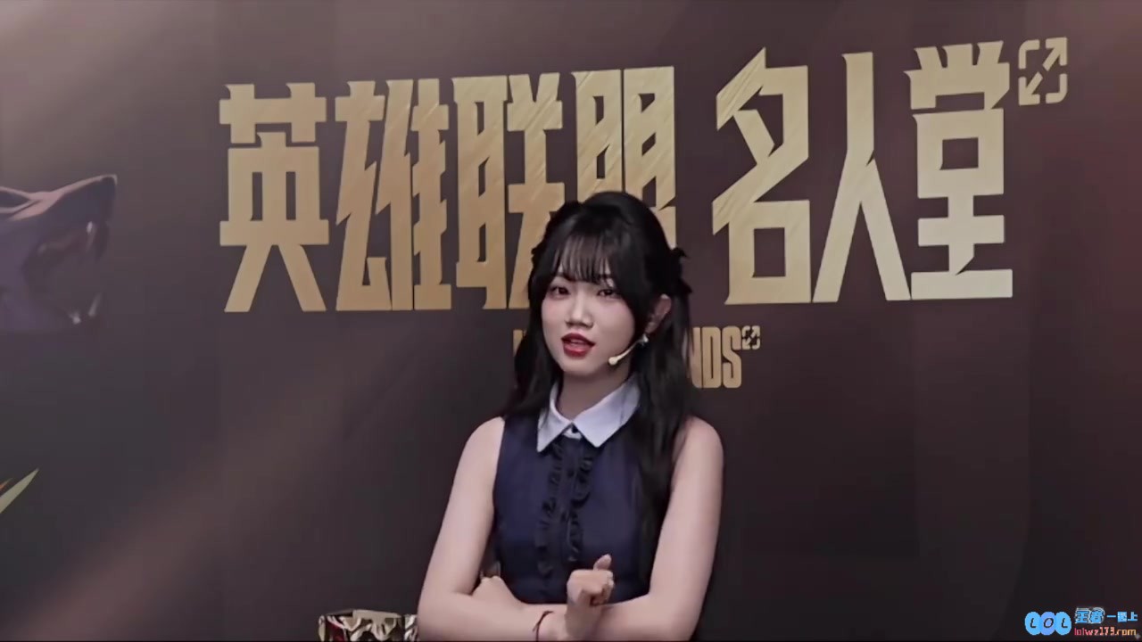 你说四大皆空却紧闭双眼?赛后Uzi名人节目所有嘉宾目不斜视不敢看十月美腿