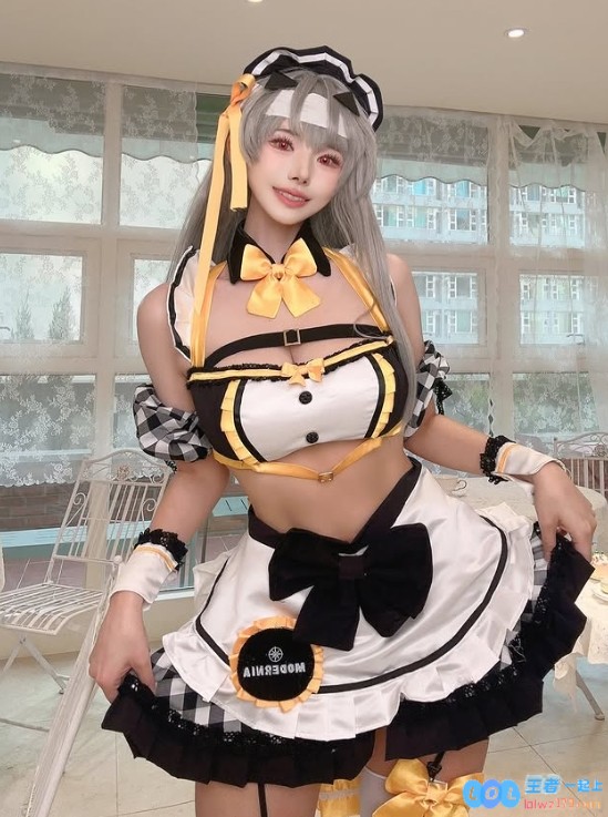 ??Faker美女粉丝晒COS照：这身材简直有点顶！超级惊艳，太让人心动了！