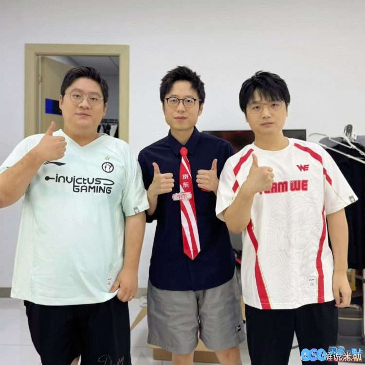 米勒分享与KIDWX合照：精彩的bo5?今天孩神太活跃了拦不住