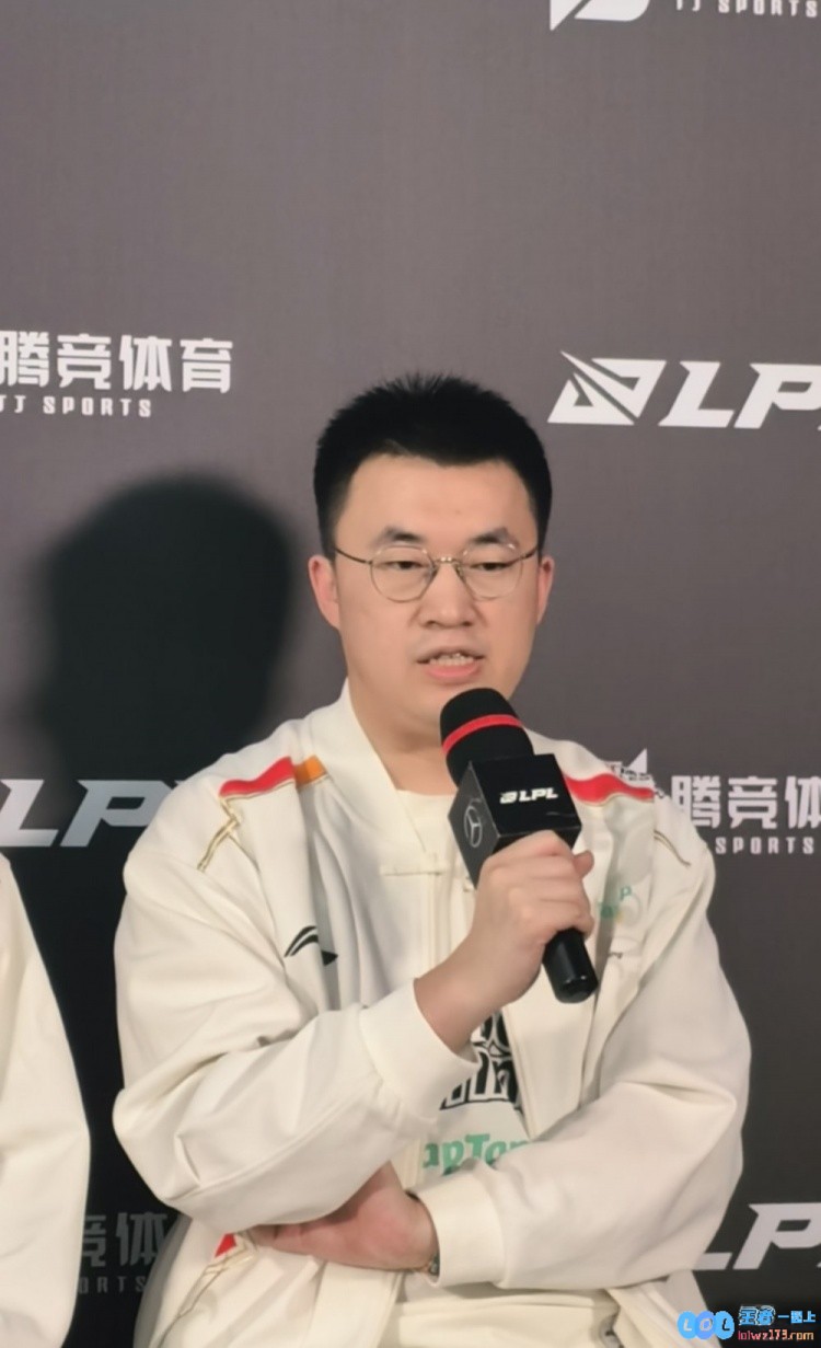 坏了我成充电宝了！Xiaohu：大家最近整体状态都比较差，似乎需要一种重启的力量