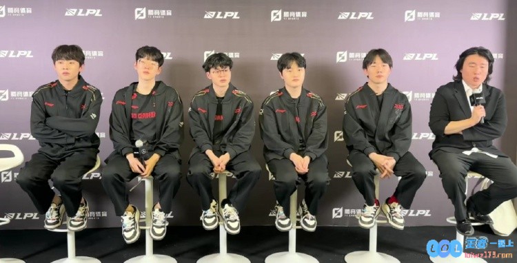 JDG赛后群访教练：要在BP上下更多的功夫继续改进游戏内的部分，争取未来更佳表现