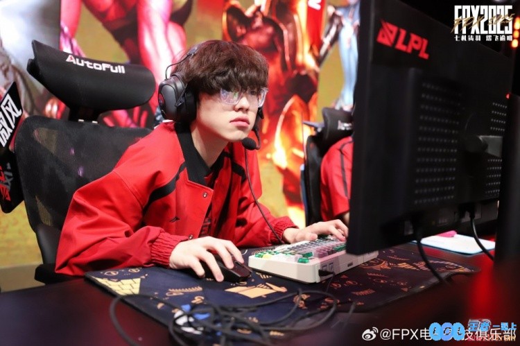 FPX调试日返图：积蓄星火，全力以赴?我们赛场见！！