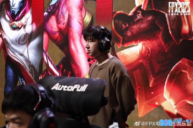 FPX调试日返图：积蓄星火，全力以赴?我们赛场见！！