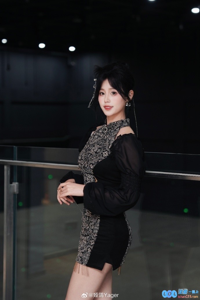 永劫无间美女主持娅鸽晒照：25年的第一份场照~满意不？