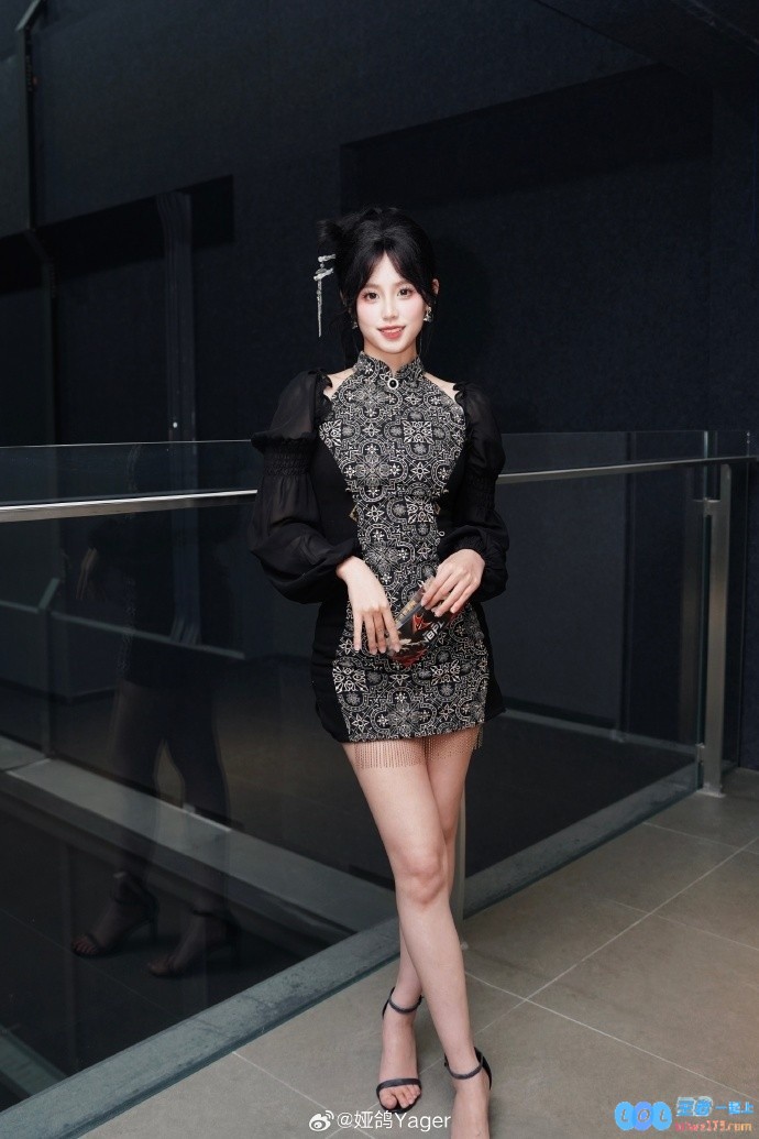 永劫无间美女主持娅鸽晒照：25年的第一份场照~满意不？