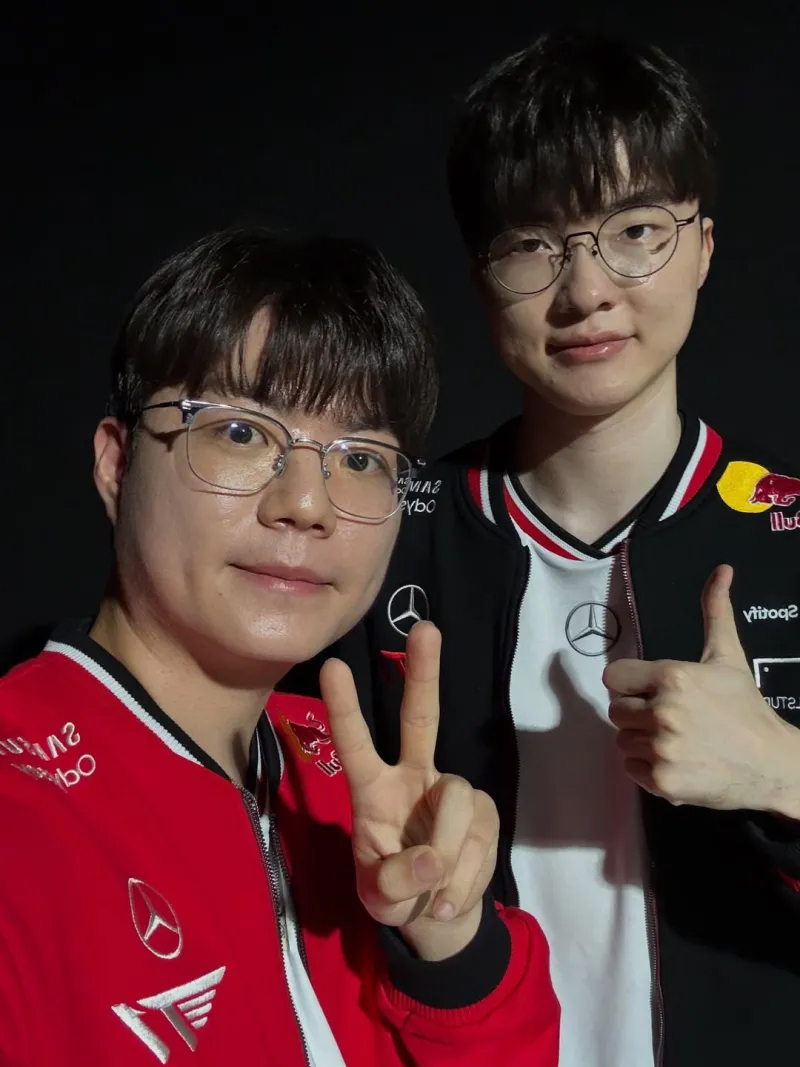 Meteor分享与DOFGK合照，并配文：T1加油！