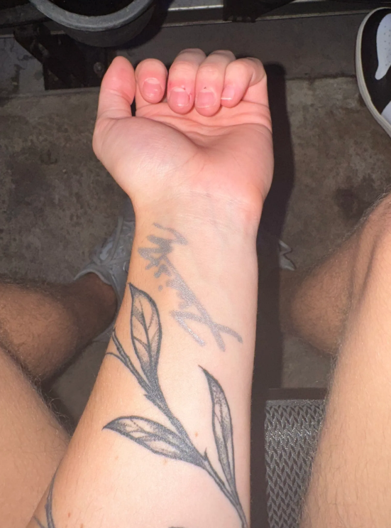 硬核致敬：粉丝将Twistzz签名纹于臂上