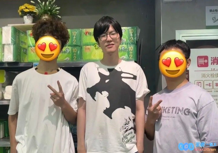 没留队？网友在南通偶遇Jiejie和家人同游：看起来心情还不错?