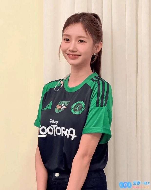 LCK主持尹秀彬晒照：可爱的《疯狂动物城》制服，展现活泼与创意的完美结合