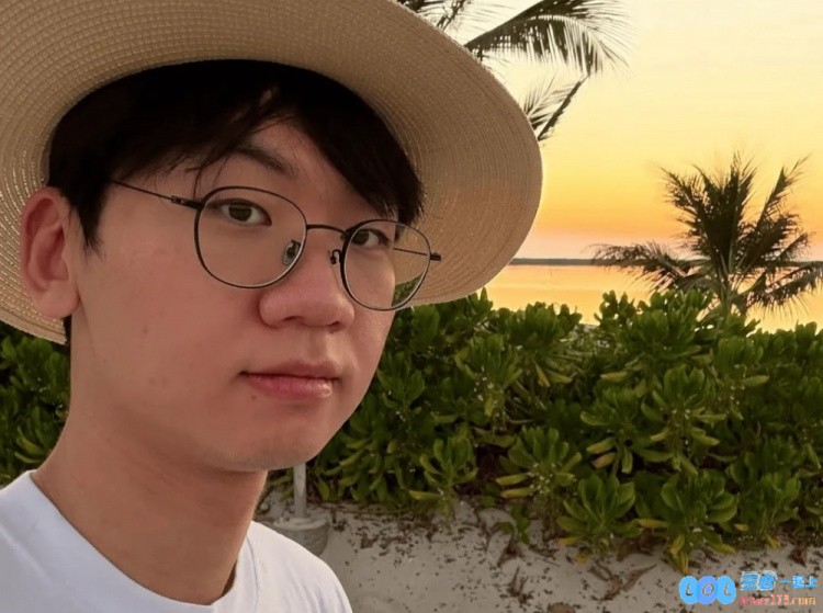 Doran晒粉丝生日礼物：谢谢大家让我度过了一个愉快的生日～感谢你们的温暖与支持，期待未来的精彩时刻！