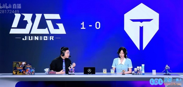 BLG回来了！诶BLG二队回来了😂解说席的背景BLG队标放成二队队标！