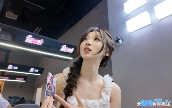 互动女主持人阿芙晒照：偶的符文战场初尝试～好玩爱玩下次还来！