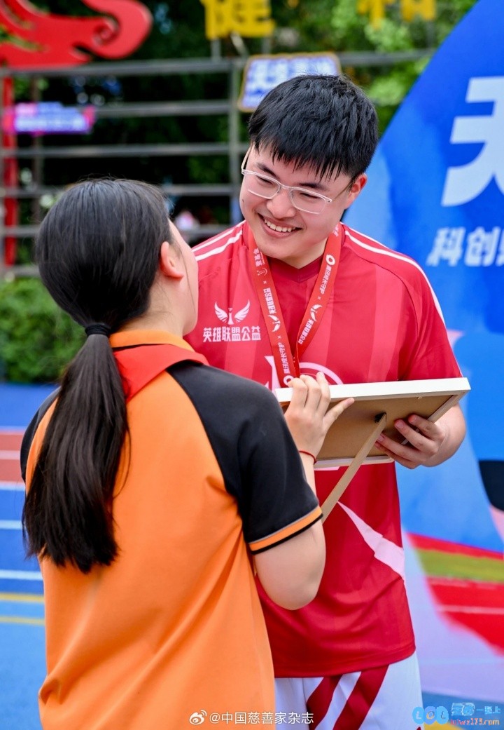 中国慈善家杂志分享Uzi故事：“只要你想就能帮到一些需要的人”