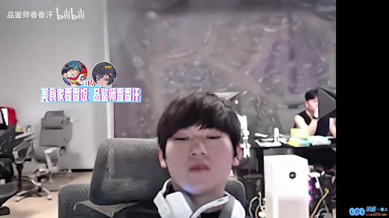 JKL：现在努力直播为了放假不想来，有比赛时好好打放假就好好放，思绪随行的放松之旅