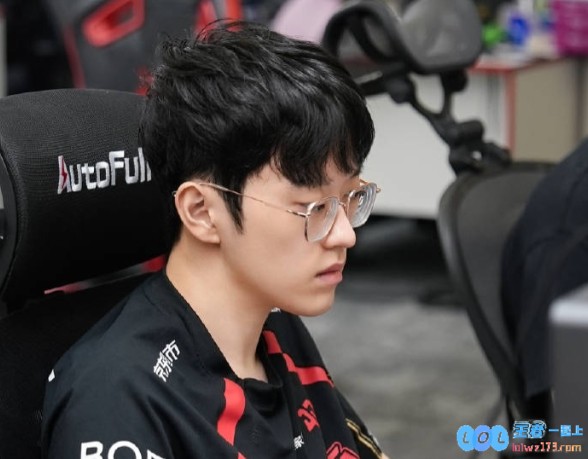 我要是你队友我晕了！Scout逆天阿罗拉化身卧底打出1_8数据无暇赴死