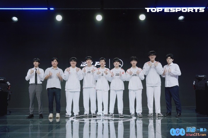 登峰组头名！TES赛后分享全员合照：“登峰不是终点，季后赛见”