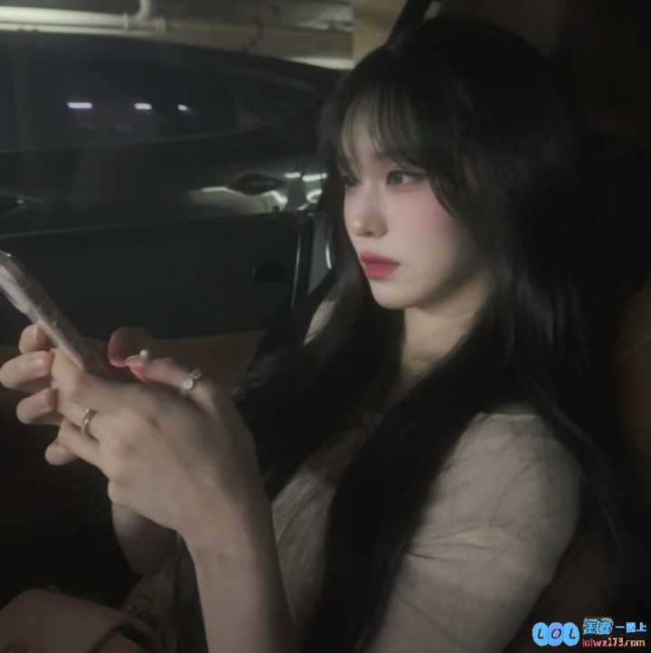 Ruler前女友晒现场观看GEN夺冠视频并继续为Ruler所在的GEN加油