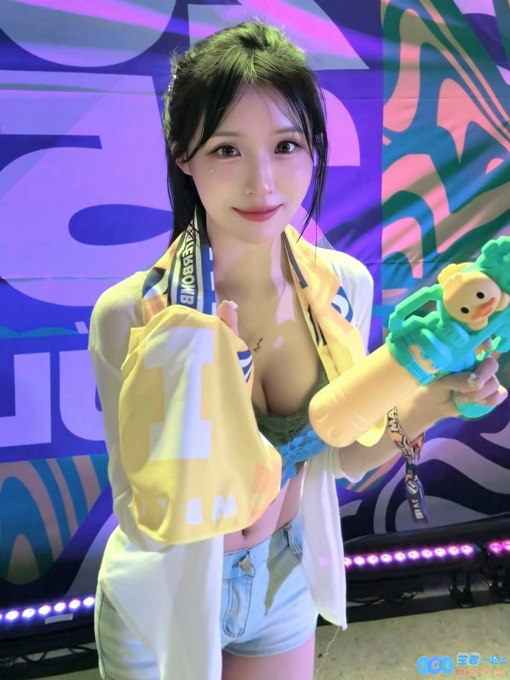 Ruler前女友晒现场观看GEN夺冠视频并继续为Ruler所在的GEN加油