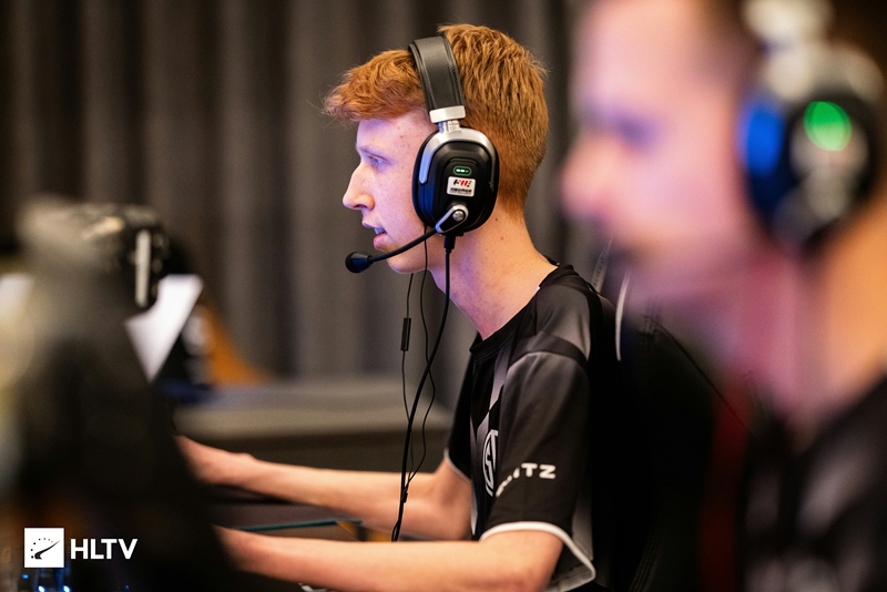 sirah:acoR能在艰难时刻挺身而出领导队伍,不惧承担责任