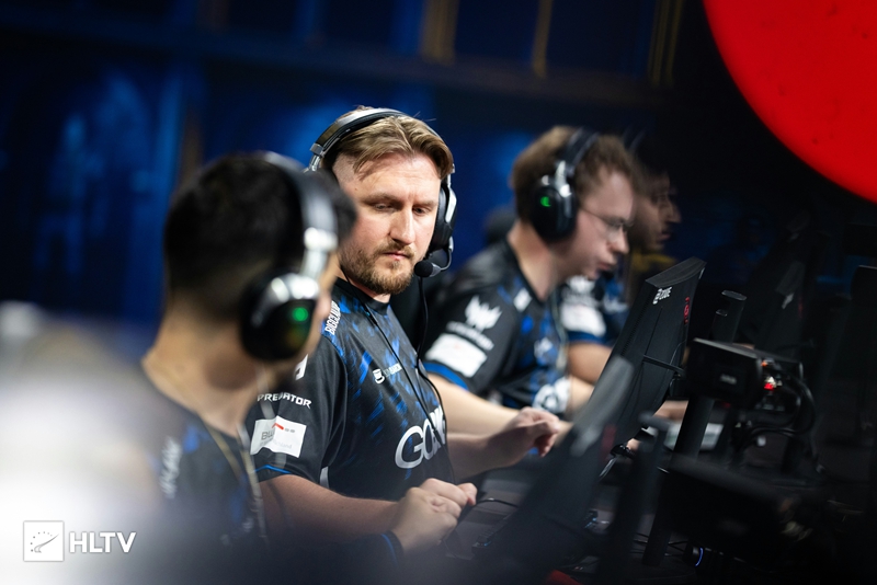 tabseN:队伍中任何人都有可能被替换,包括我自己