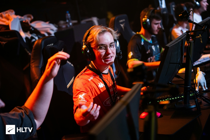 FL4MUS:要证明自己还是职业选手,VP的合同没有压力