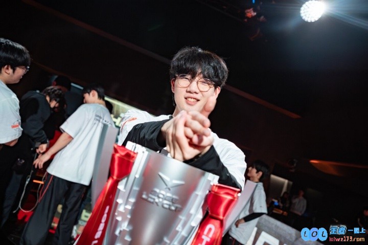 韩网热议Viper离队：期待他在BLG也保持着在HLE的状态！