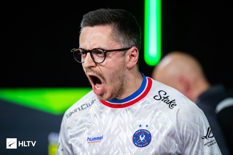 apEX回粉丝提问：最好在24岁前开启职业生涯，现在女朋友大于ZywOo