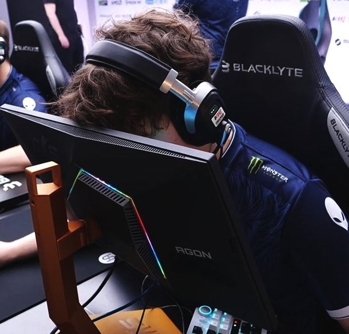 个性十足：YEKINDAR晒签名设计