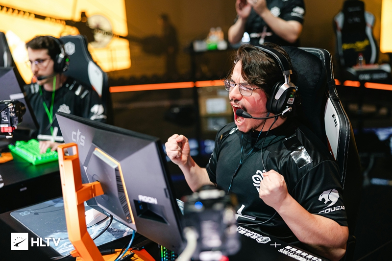 创造历史:Legacy战队斩获队史首座国际赛事冠军奖杯