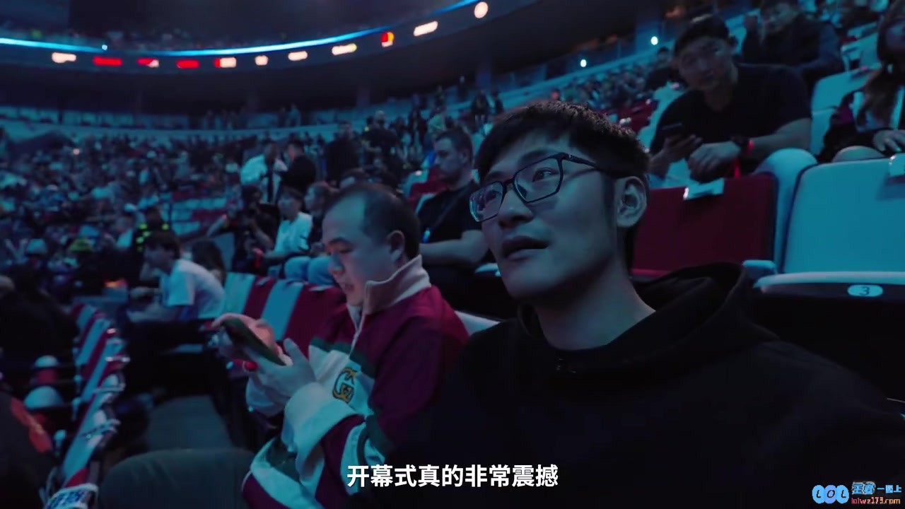 影视飓风发布视频：英雄联盟总决赛，他们耳机里到底在听什么，解析顶级战队的音频智慧！