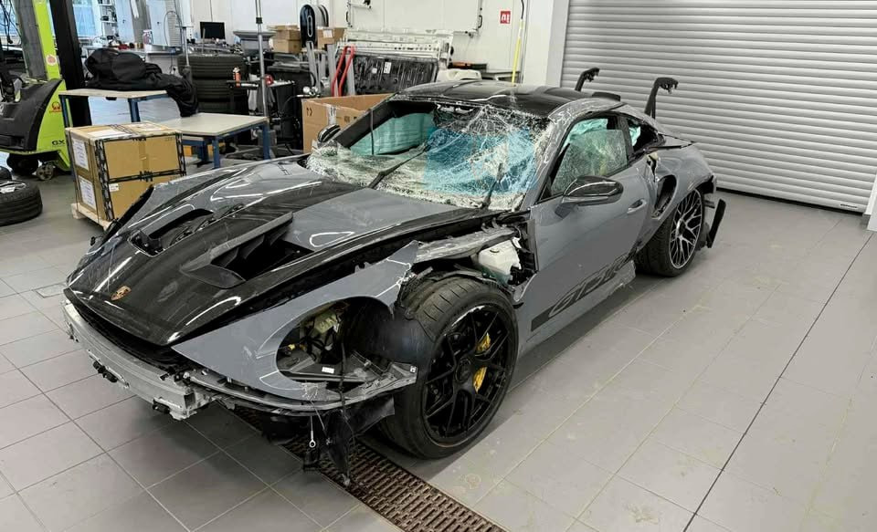 ropz将以7万欧元出售其事故车辆911GT3RS