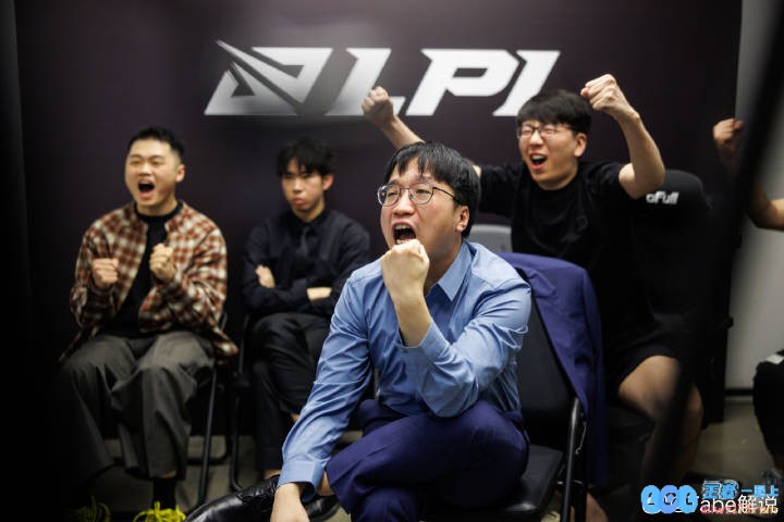 BLG被偷家？！涵艺：Tabe把bigwei小白家子正都带去了JDG