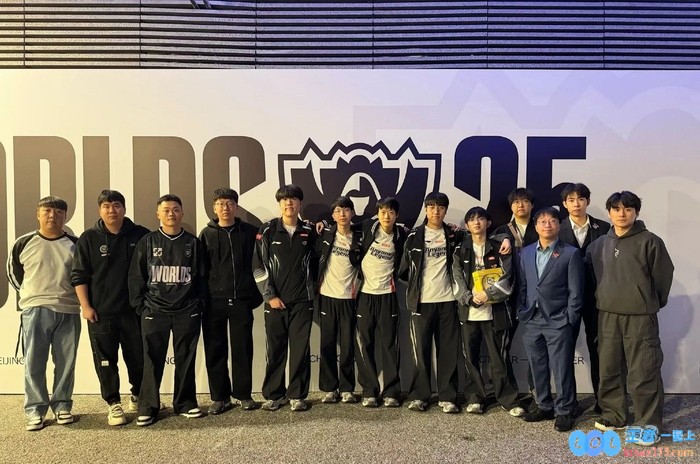 啊这?Tabe早前还在和Shanks说明年一起努力！今天就官宣离队，选手变动频繁文坛再起波澜