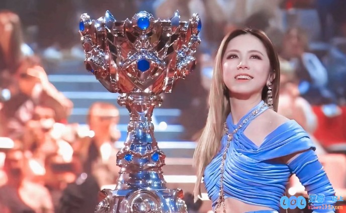 我突然变成了S赛里唯一的中国人！邓紫棋：决赛演唱压力大到下台后哭了，感动全场的背后故事令人动容