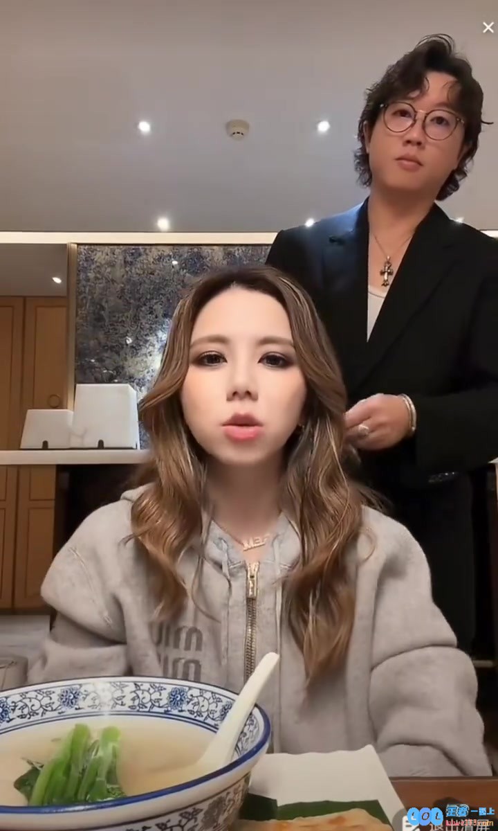 我突然变成了S赛里唯一的中国人！邓紫棋：决赛演唱压力大到下台后哭了，感动全场的背后故事令人动容