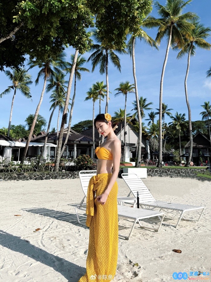 好白?解说陈鱼晒海边照片：被阳光选中的人，让人羡慕不已，宛如大海中的精灵！