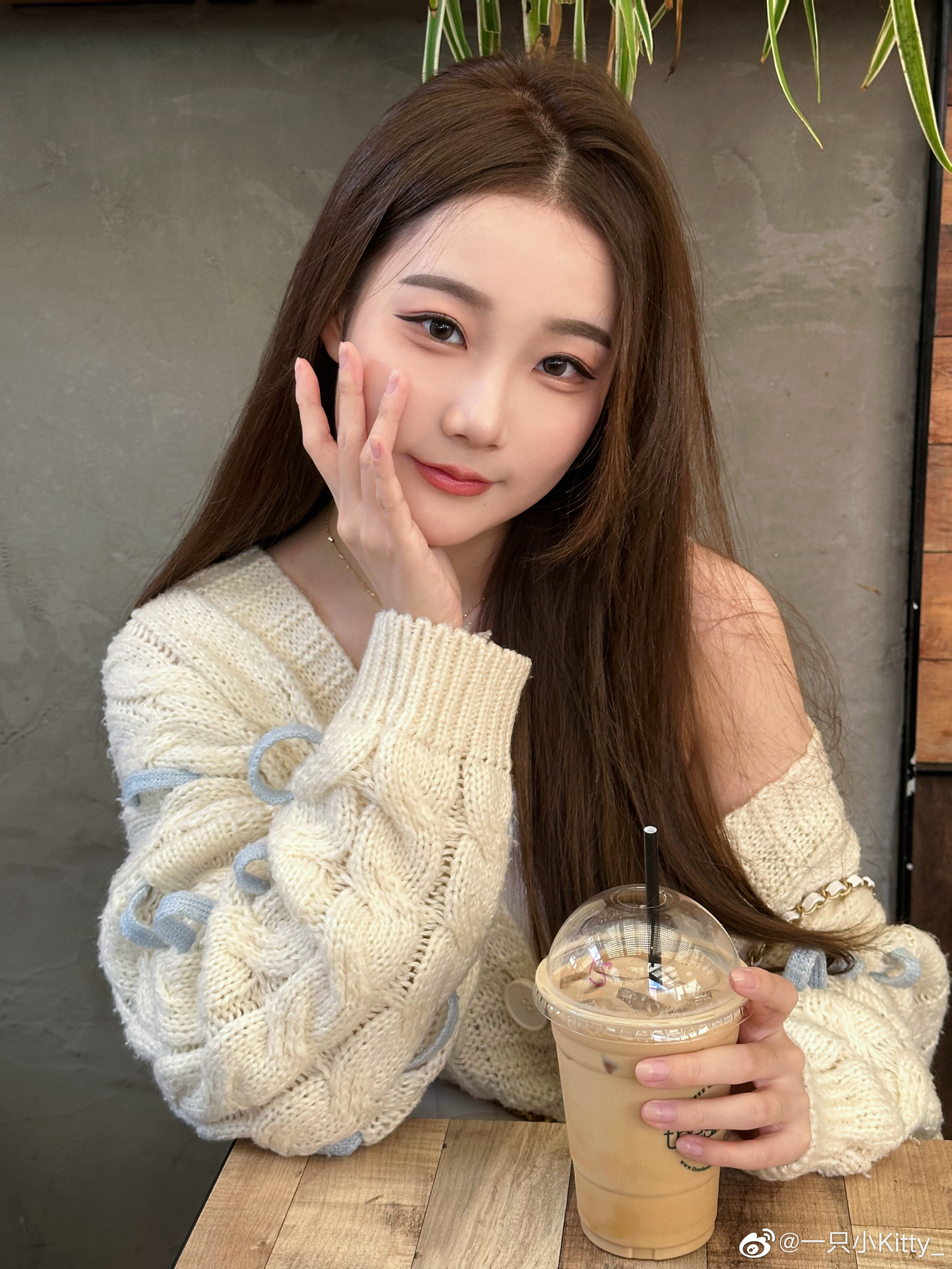 LPL英文流女解说Kitty来上海参加LPL十周年啦！ -  - LOL英雄联盟视频解说