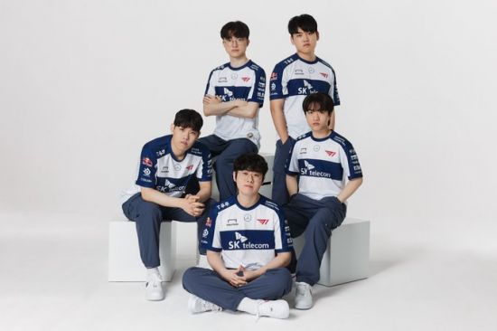韩媒记者爆料T1出征MSI队服：以深蓝色、白色为主色调 -  - LOL英雄联盟视频解说