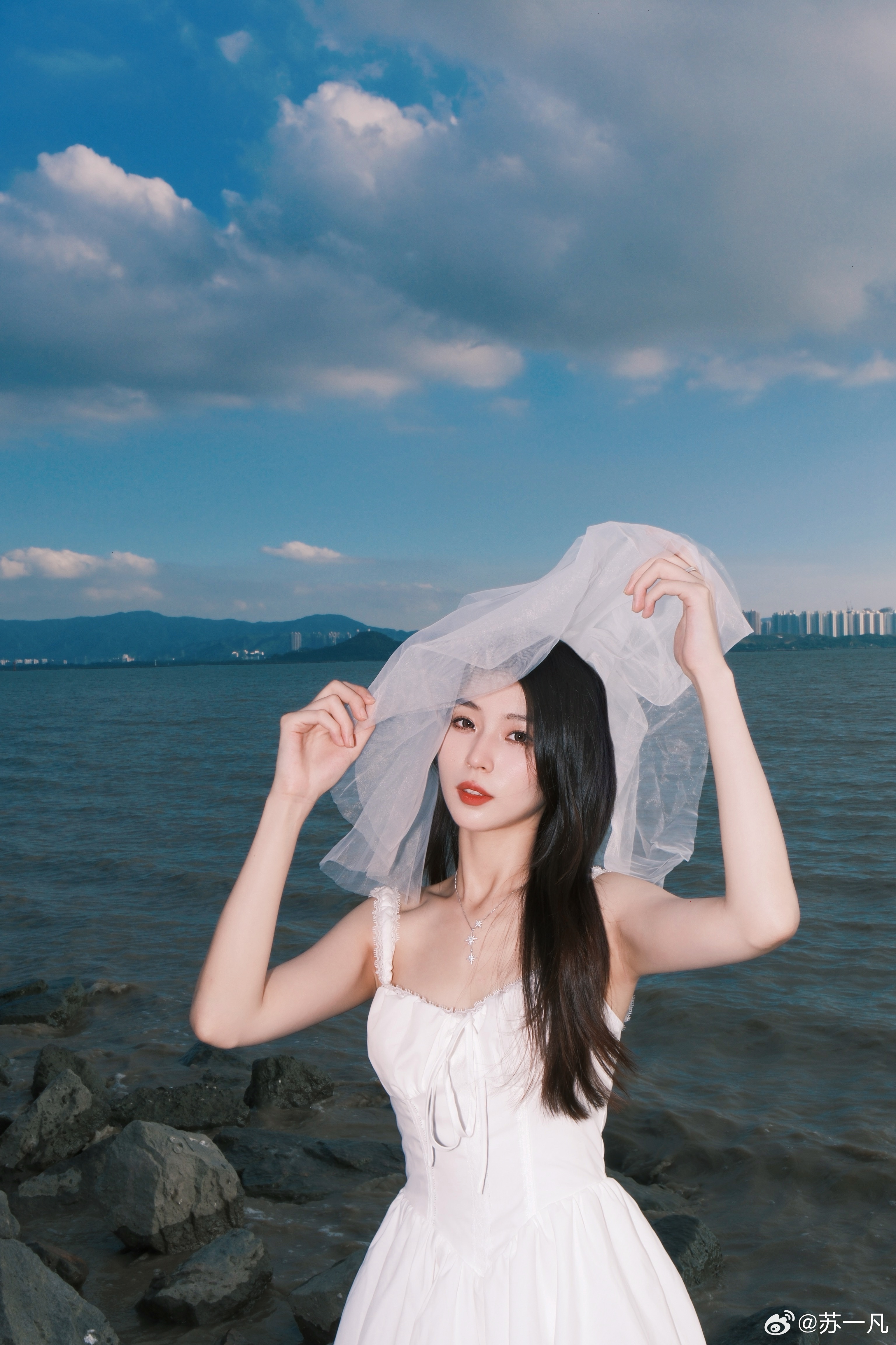 前LPL解说苏一凡晒照：深圳湾这片海 我只和最爱的人来
