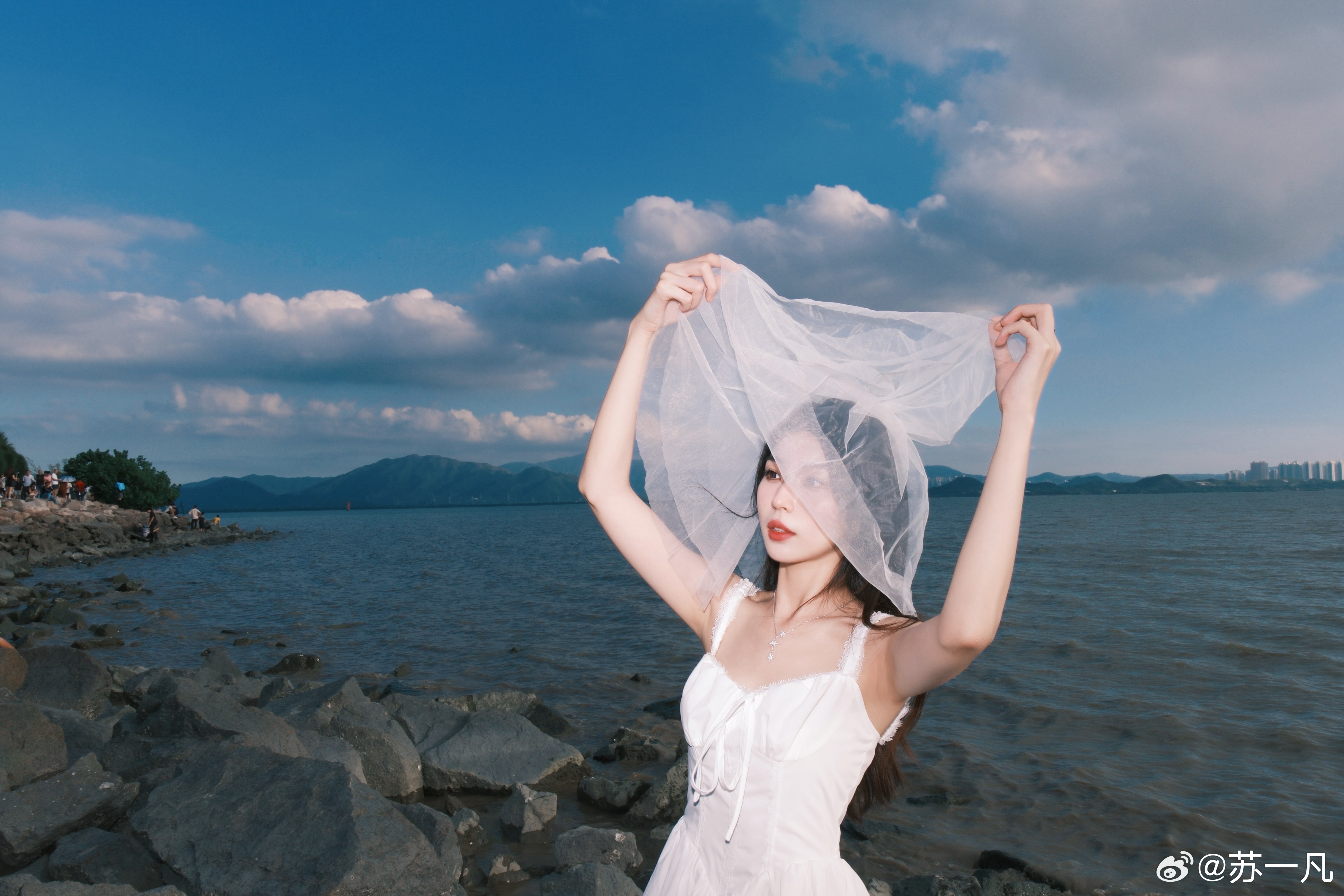 前LPL解说苏一凡晒照：深圳湾这片海 我只和最爱的人来